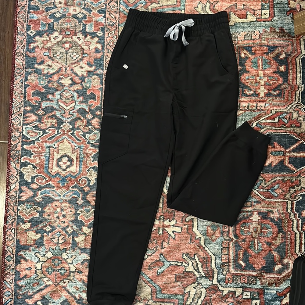 FIGS NWT high waisted Zamora scrub pants
